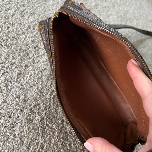 Vintage LV crossbody - Picture 4 of 5
